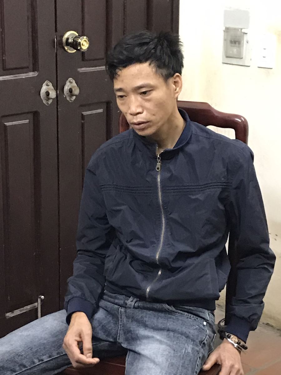 Lò Văn Mính tại trụ sở công an.