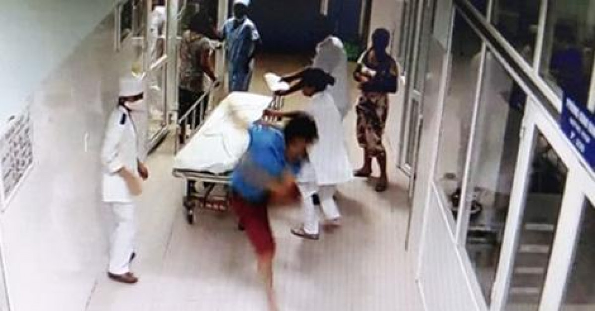 Pháp luật - Tạm giam nhóm côn đồ hành hung bác sĩ ở tuyến đầu chống dịch