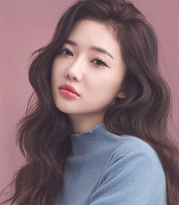 25 kiểu tóc xoăn sóng ngắn, lơi, nước đẹp nhất 2021 phù hợp với mọi cô gái - 10