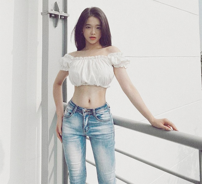 Điều này sẽ khiến lỗ chân lông không những không được thông thoáng mà còn bít tắc thêm, dễ xảy ra tình trạng mụn ẩn, mụn viêm.