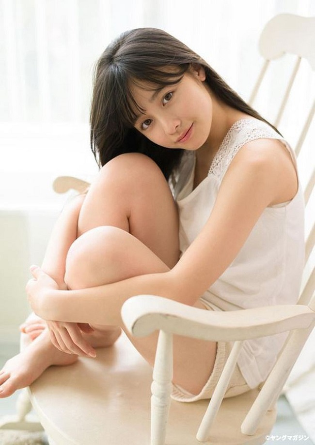 Kanna Hashimoto sở hữu vẻ đẹp tự nhiên, nổi bật là gương mặt tròn đầy, thơ ngây. 