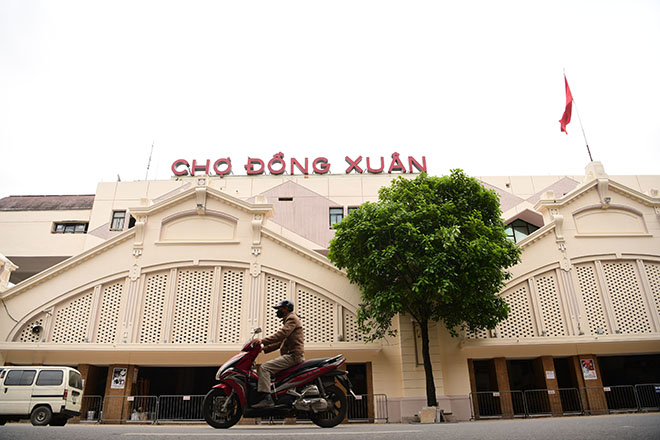 Chợ Đồng Xuân yên ắng,&nbsp;mọi hoạt động tại đây đều&nbsp;dừng hẳn.