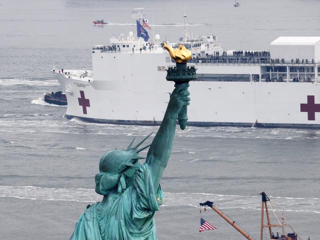 Thế giới - Đang gồng mình chống dịch, các bệnh viện ở New York nhận tin "sét đánh ngang tai"