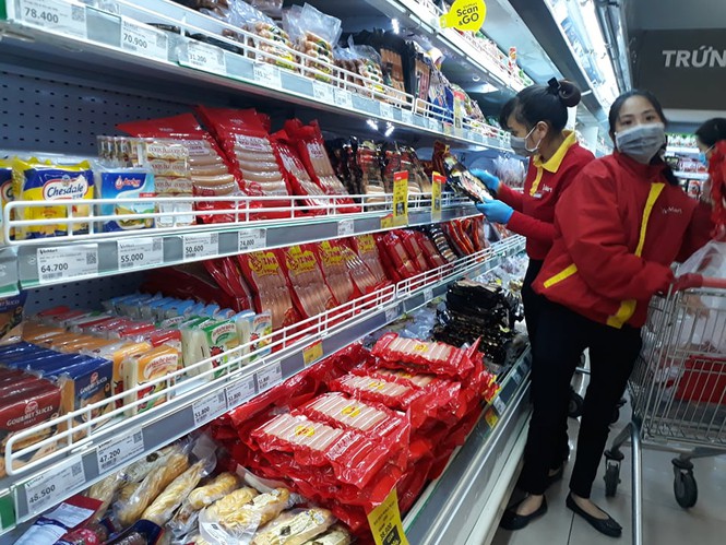 Dồi dào lương thực, thực phẩm ở siêu thị trước giờ cách ly toàn xã hội - 2