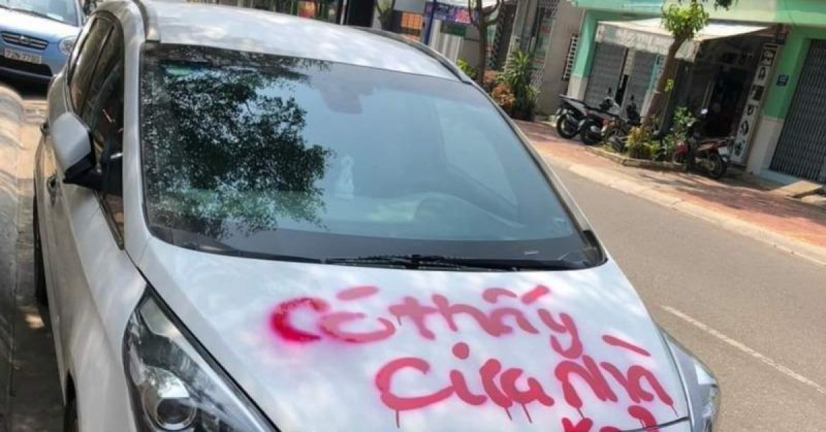 Tư vấn - Xịt sơn lên xe đậu trước nhà có thể bị truy cứu tội hủy hoại