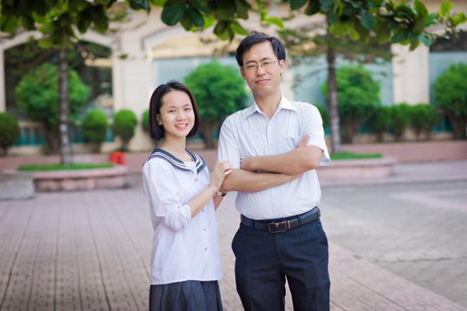 Đàm Thị Minh Trang (bên trái)