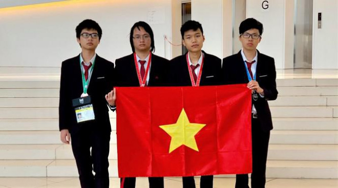 Hồng Đức (Thứ 2, từ phải qua)