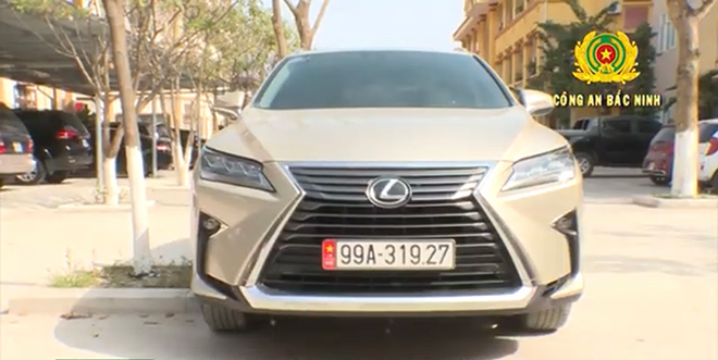 Thu giữ nhiều xe Mercedes, Lexus của “ông trùm” và đàn em điều hành “ổ bạc” 65 tỷ - 2