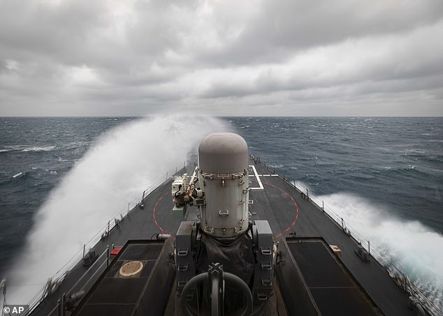 Tàu chiến Mỹ đi qua eo biển Đài Loan ngày 31.12.