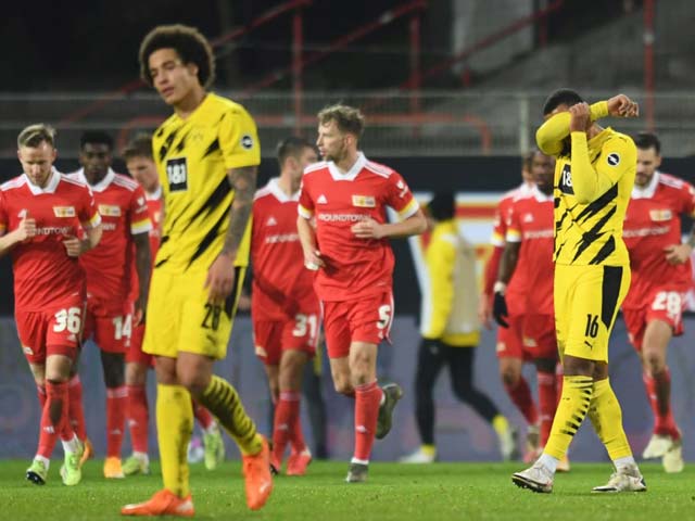 Bóng đá - Muôn vẻ “ông lớn” đá sân nhà không khán giả: Dortmund điêu đứng, MU ra sao?