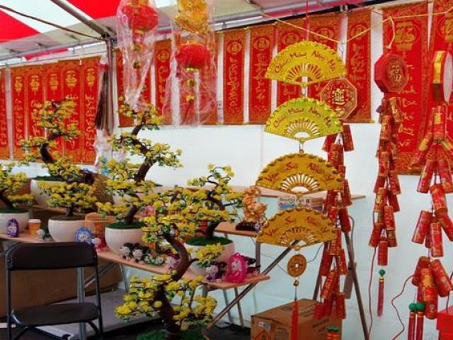 Thị trường - Tiêu dùng - Dạo quanh các khu chợ Tết ở nước ngoài, Việt kiều mua được gì?