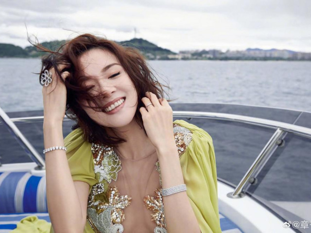 Làm đẹp - Nhan sắc rực rỡ tuổi tứ tuần của Chương Tử Di