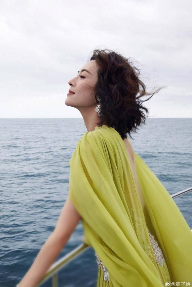 Nhan sắc rực rỡ tuổi tứ tuần của Chương Tử Di - 4