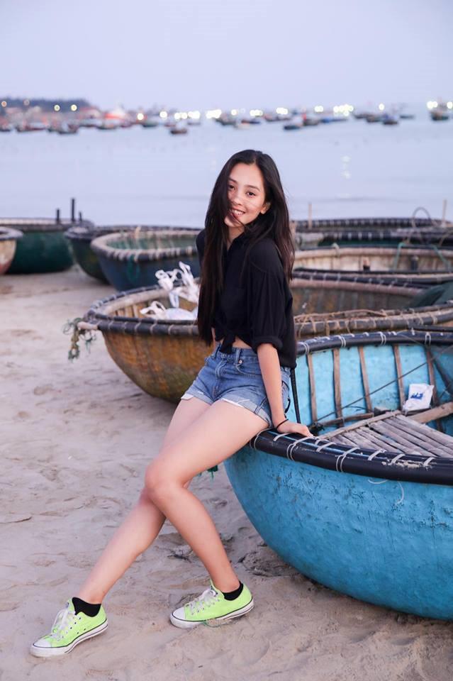 Ảnh cấp 3 của Hoa hậu Đỗ Thị Hà và Trần Tiểu Vy 'gây thương nhớ' - 7