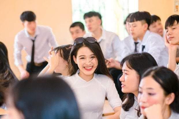 Ảnh cấp 3 của Hoa hậu Đỗ Thị Hà và Trần Tiểu Vy 'gây thương nhớ' - 12