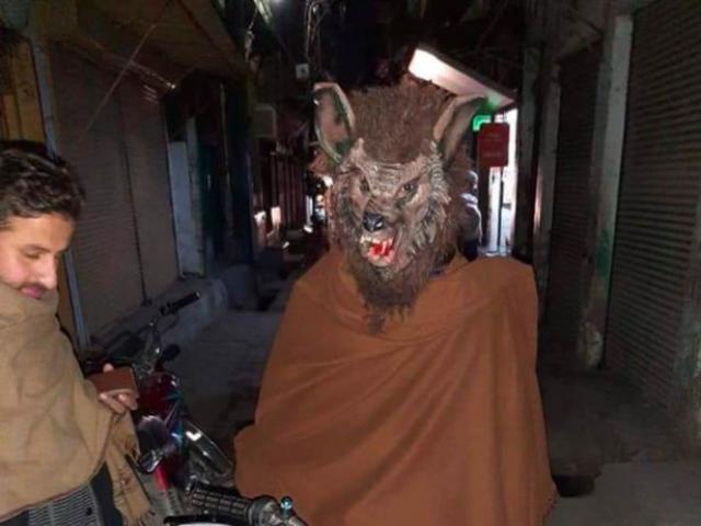 Phi thường - kỳ quặc - Hóa "người sói" khiến mọi người kinh hãi đêm giao thừa, biết lý do ai cũng động lòng