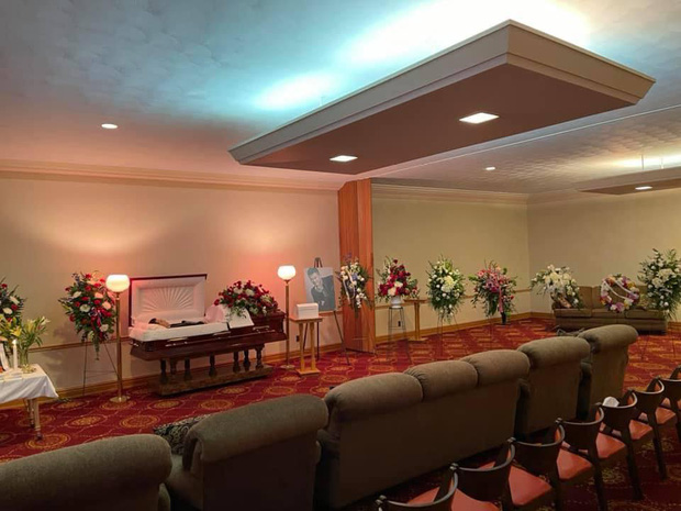 Lễ tang Vân Quang Long ở Mỹ: Nằm đơn độc không vợ con bên cạnh khiến nhiều người bật khóc - 2