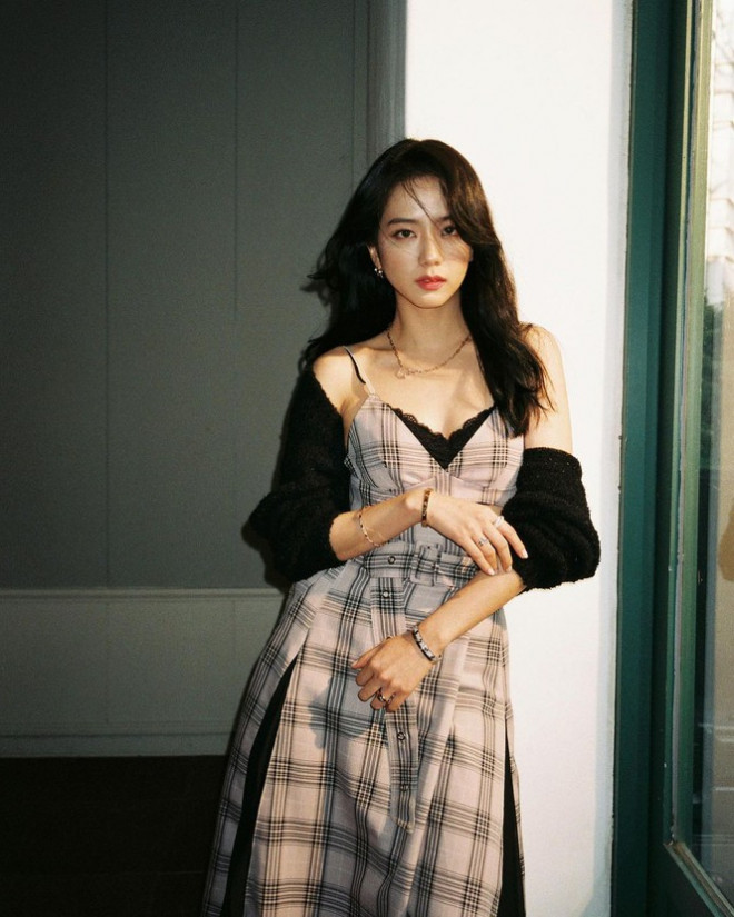 Học ngay Jisoo và Rosé (BLACKPINK) cách biến bra-top thành crop-top mà không phô tí nào - 2