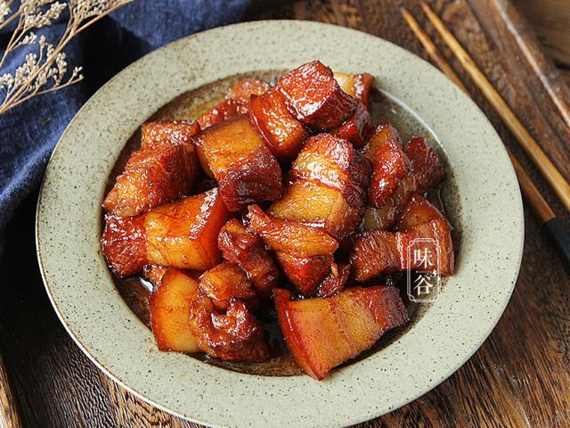 Ẩm thực - Thịt ba chỉ kho thêm 1 lon bia, không ai ngờ lại vừa ngon vừa dễ đến vậy