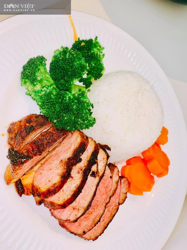 Lườn ngan áp chảo ăn với cơm cực ngon