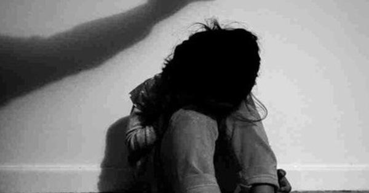 Pháp luật - Bé gái 7 tuổi bị hiếp dâm khi theo mẹ đến nhà bạn chơi