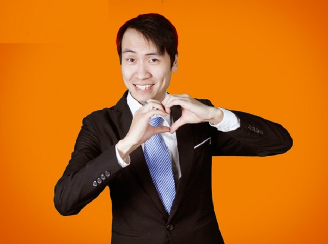Cho tới nay,&nbsp;Toàn Shinoda vẫn là một cái tên được cộng đồng Vlogger nhắc tới với thái độ kính trọng. Ban đầu, anh ra các vlog tiếng Anh để phản biện quan niệm của Du học sinh Mỹ, nhưng dần dần trở thành một Vlogger được cộng đồng mạng yêu thích.
