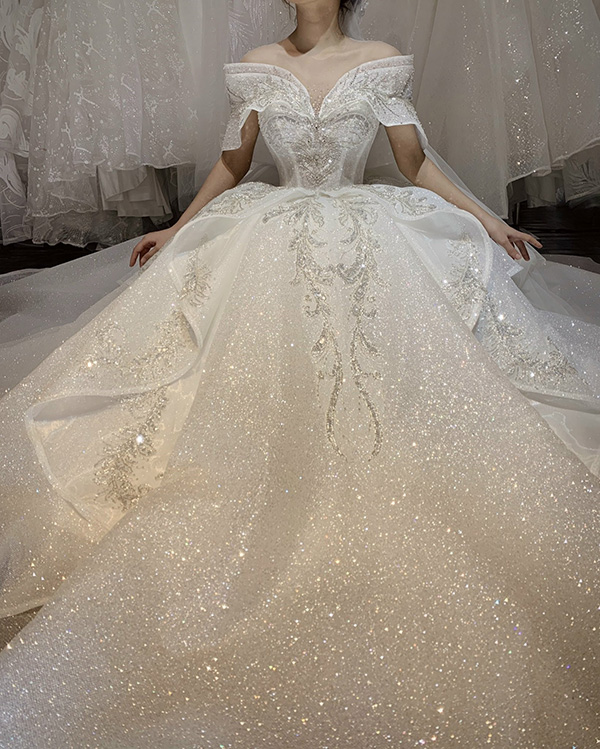 Váy cưới thiết kế tinh tế