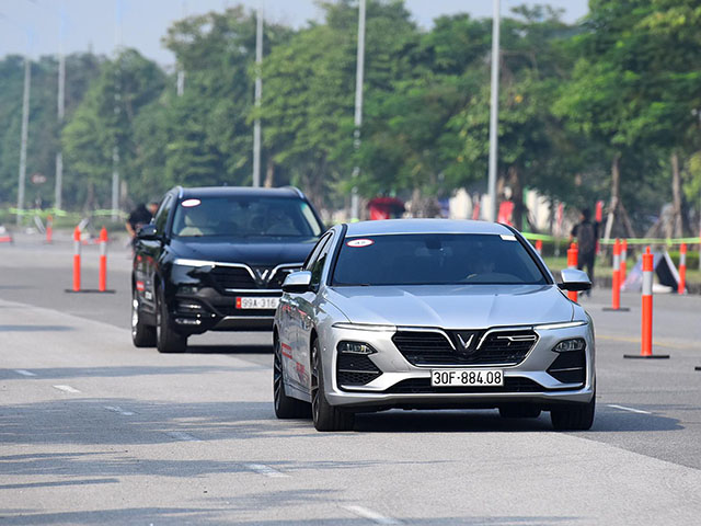 Ô tô - VinFast gia hạn chính sách giảm 100% phí trước bạ cho dòng xe Lux sedan và SUV