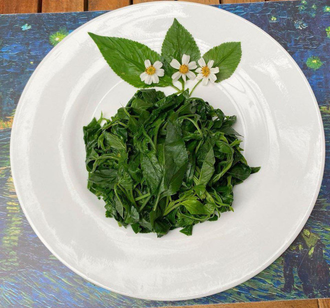 Đem loài cây mọc dại đầy ngoài đồng về xào tỏi, nghe tưởng dở ai ngờ khách nức nở khen ngon - 3