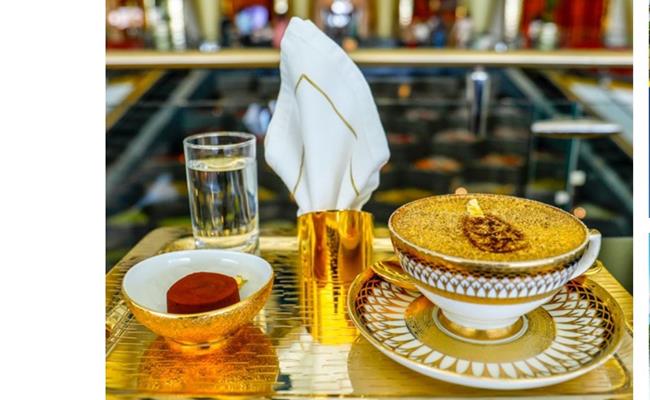 1 món đồ uống đắt đỏ khác mà giới đại gia có thể tham khảo dịp Tết này là cafe 'TheUltimate Gold Cappuccino' của khách sạn Burj Al Arab. Giá của 1 ly cafe như thế này rơi vào khoảng 26 USD (597 nghìn đồng).
