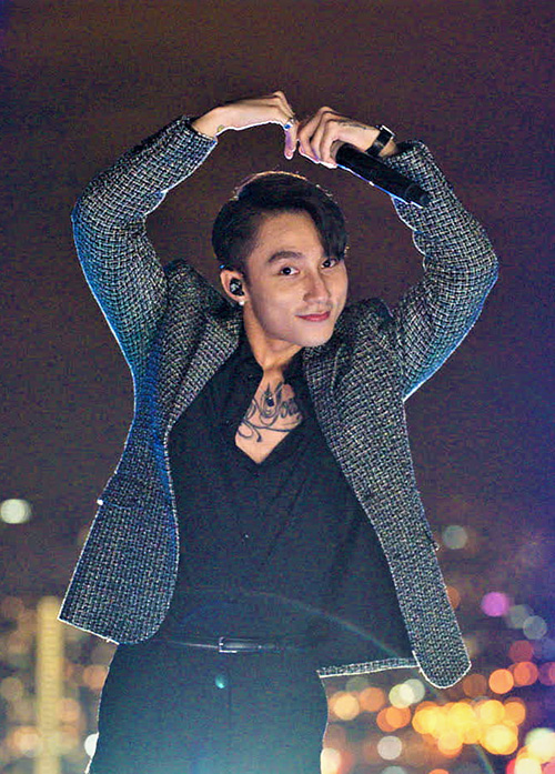 Trong khoảnh khắc đếm ngược đầy ý nghĩa, Sơn Tùng M-TP với vai trò là đại sứ thương hiệu Tiger Beer không quên gửi lời chúc năm mới bứt phá đến hàng chục triệu người Việt.