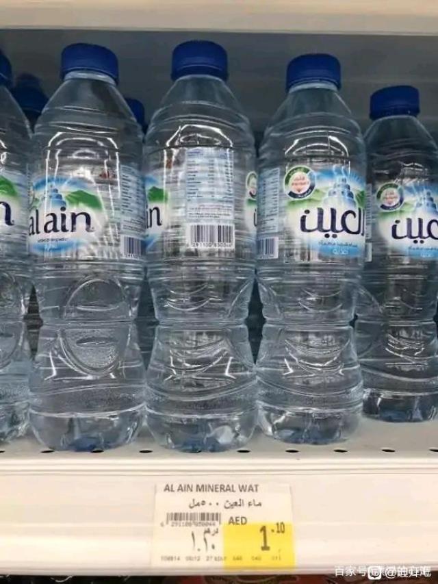 Nước đóng chai giá 7.000 đồng ở Dubai