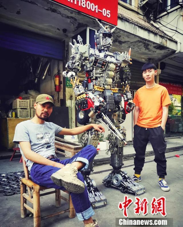 Lục thùng rác tìm “báu vật”, thu nhập tiền tỷ mỗi năm - 6