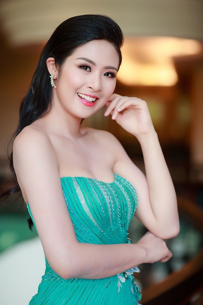 Ngọc Hân đăng quang Hoa hậu Việt Nam 2010. So với các nàng hậu khác, người đẹp Hà thành không theo đuổi phong cách nóng bỏng. Thay vào đó, cô tập trung vào việc học và kinh doanh riêng.
