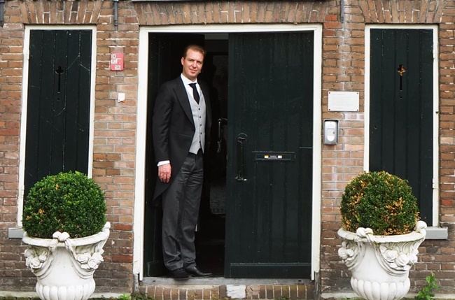 Suốt 6 năm qua, André Meester đã làm quản gia chuyên nghiệp để chăm lo nhà cửa cho một quý ông 56 tuổi ở Hà Lan. Thời gian làm việc là 60 giờ/tuần.
