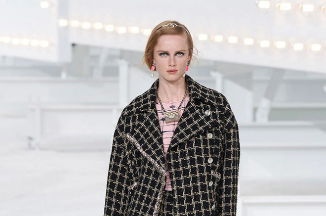 Từ bộ sưu tập Xuân Hè 2021 của Chanel, điểm danh 10 xu hướng thời trang sẽ lên ngôi - 1