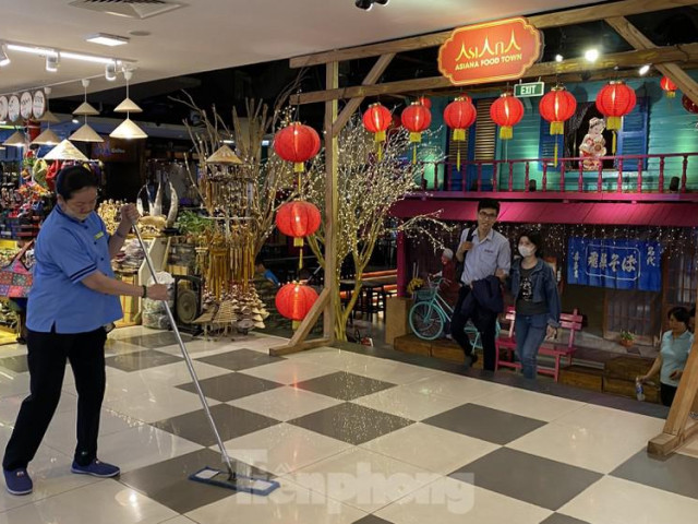 Thị trường - Tiêu dùng - Chợ 'ngầm' dưới lòng đất TPHCM đìu hiu vắng khách