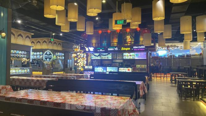 Khu ẩm thực rộng rãi.