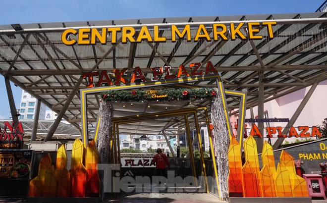 Chợ ngầm từng được kỳ vọng trở thành điểm đến của du khách, thưởng thức các món ăn từ Á sang Âu. Tuy nhiên hiện nay đang rơi vào cảnh ế ẩm, nhiều gian hàng ẩm thực đóng cửa.