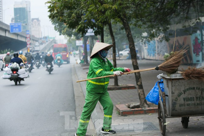 Cuộc sống đảo lộn của người lao động Thủ đô trong ngày lạnh nhất từ đầu mùa - 8