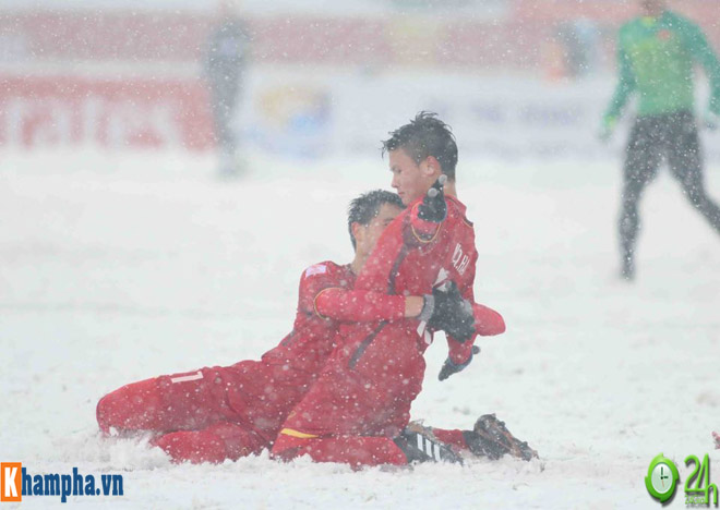 Quang Hải và "cầu vồng Thường Châu" lọt top siêu phẩm tuyết trắng cạnh Salah - 3