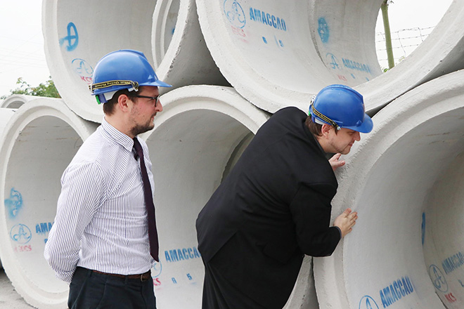 Chuyên gia nước ngoài trực tiếp giám sát và kiểm tra chất lượng sản phẩm đầu ra