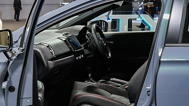 Nội thất 2 phiên bản City hatchback cũng không khác nhiều so với bản sedan, xe được trang bị màn cảm ứng 8 inch, cửa điều hòa cỡ lớn
