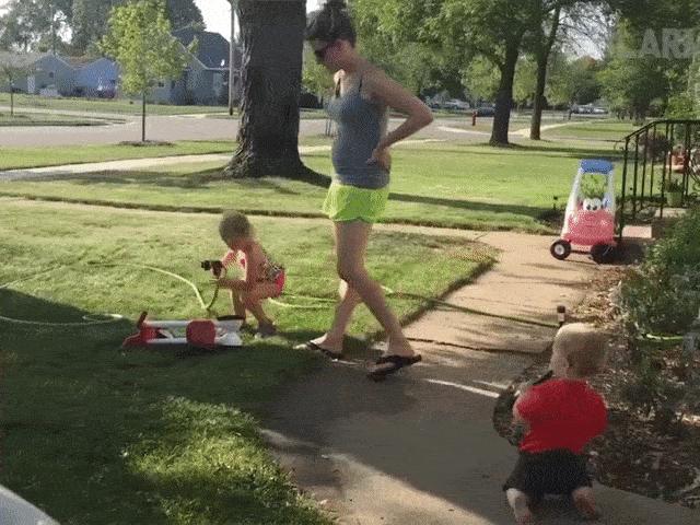 Cười 24H - Sự cố hài hước của trẻ con khiến người lớn không nhịn nổi... cười