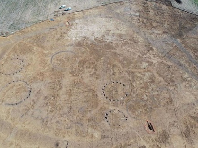 Du lịch - Xây nhà, đào được 17 ngôi nhà cổ và kho trang sức quý 2.000 tuổi