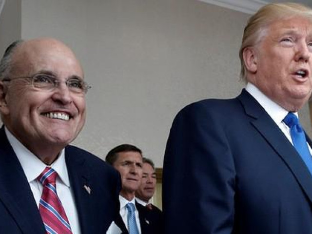 Thế giới - Tổng thống Donald Trump làm gì trong lúc quốc hội “dầu sôi lửa bỏng”?