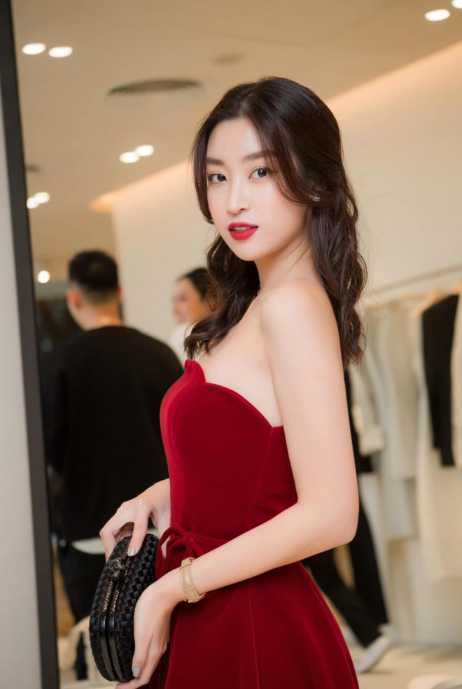 Đỗ Mỹ Linh, Lương Thuỳ Linh đọ sắc với váy áo nóng bỏng - 2