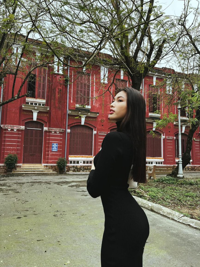 Đỗ Mỹ Linh, Lương Thuỳ Linh đọ sắc với váy áo nóng bỏng - 6