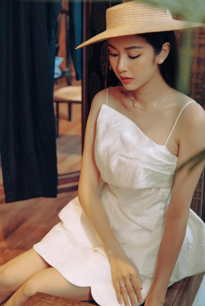 Đỗ Mỹ Linh, Lương Thuỳ Linh đọ sắc với váy áo nóng bỏng - 12