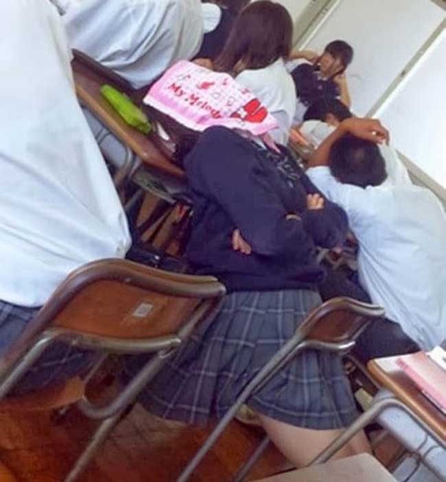 Riêng mình một phong cách mới &#34;truất&#34; chứ.
